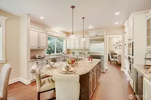 13042 NE 8th St, Bellevue, WA 98005 - Photo 17