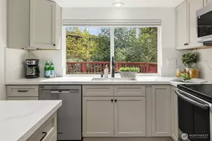 16611 NE 108th Pl, Redmond, WA 98052 - Photo 13