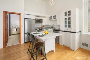 201 Galer St, Seattle, WA 98109 - Photo 11