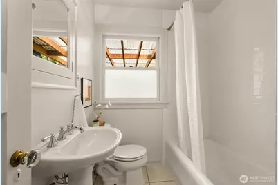 1914 3rd Avenue N, Seattle, WA 98109 - Photo 15