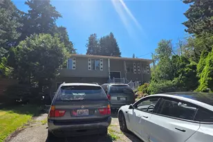 811 S 105th St, Seattle, WA 98168 - Photo 1