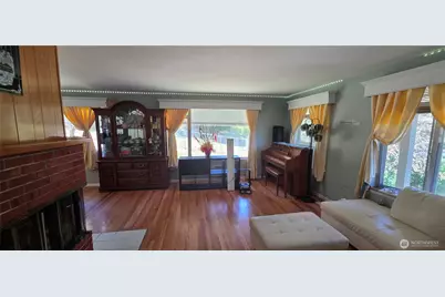 811 S 105th Street #A, Seattle, WA 98168 - Photo 3