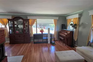 811 S 105th St, Seattle, WA 98168 - Photo 3