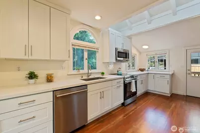 11556 17th Avenue NE, Seattle, WA 98125 - Photo 13