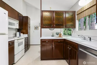 14860 NE 13th Street, Bellevue, WA 98007 - Photo 9
