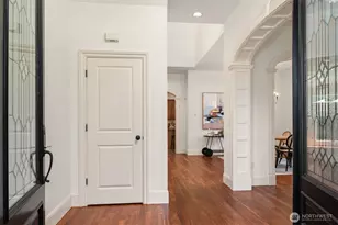 4717 NE 50th St, Seattle, WA 98105 - Photo 3