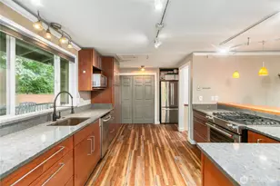 3202 19th St, Bremerton, WA 98312 - Photo 13