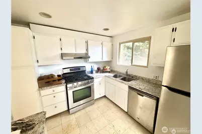 4016 Burton Place W, Seattle, WA 98199 - Photo 9