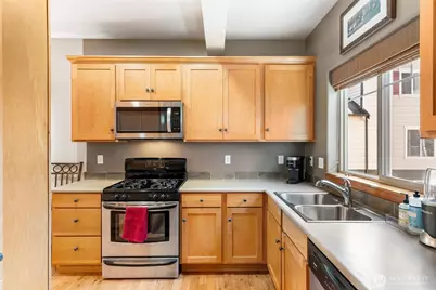 6617 198th Place SW, Lynnwood, WA 98036 - Photo 9