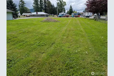 322 W Munro Street, Sedro Woolley, WA 98284 - Photo 1
