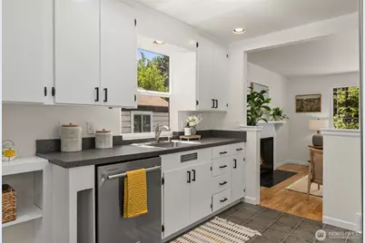 14032 Stone Avenue N, Seattle, WA 98133 - Photo 7