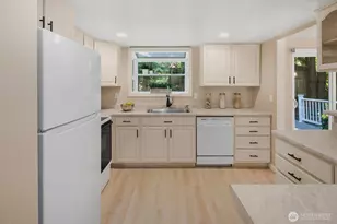 19514 35th Ave NE, Lake Forest Park, WA 98155 - Photo 7