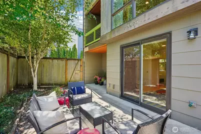 9423 Roosevelt Way NE, Seattle, WA 98115 - Photo 29