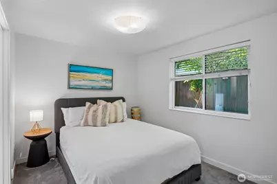 9423 Roosevelt Way NE, Seattle, WA 98115 - Photo 25