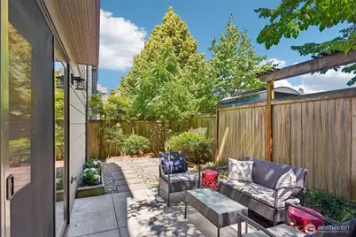 9423 Roosevelt Way NE, Seattle, WA 98115 - Photo 31