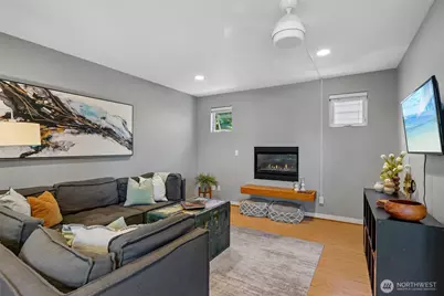 9423 Roosevelt Way NE, Seattle, WA 98115 - Photo 7