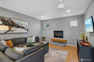 9423 Roosevelt Way NE, Seattle, WA 98115 - Photo 7