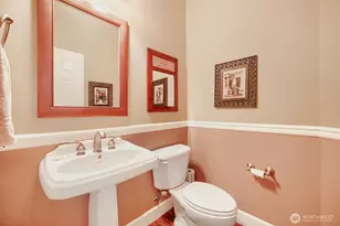 1001 S 38th Ct, Renton, WA 98055 - Photo 5