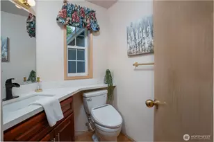 176 Eagle Ridge Dr E, Puyallup, WA 98374 - Photo 17