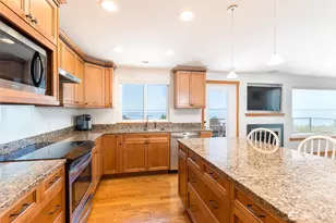 172 Sea View Dr, Port Angeles, WA 98362 - Photo 11