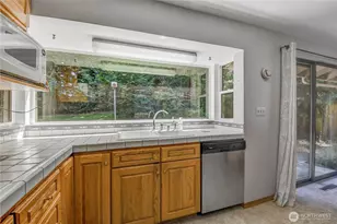 10035 NE 28th Pl, Bellevue, WA 98004 - Photo 7