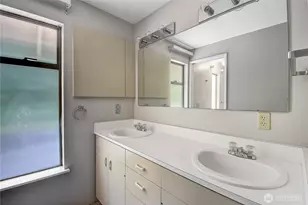 10035 NE 28th Pl, Bellevue, WA 98004 - Photo 11