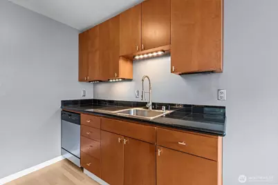 845 NE 125th Street #404, Seattle, WA 98125 - Photo 13