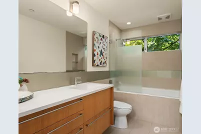 2716 107 Avenue SE, Beaux Arts Village, WA 98004 - Photo 27