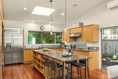 2716 107 Avenue SE, Beaux Arts Village, WA 98004 - Photo 9