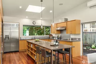2716 107th Ave SE, Beaux Arts Village, WA 98004 - Photo 9