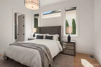 9812 NE 31st Street, Bellevue, WA 98004 - Photo 13