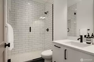 9812 NE 31st St, Bellevue, WA 98004 - Photo 23