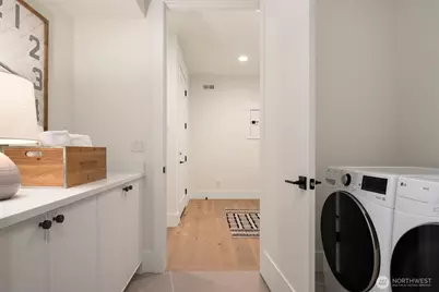 10415 SE 13th Street, Bellevue, WA 98004 - Photo 23