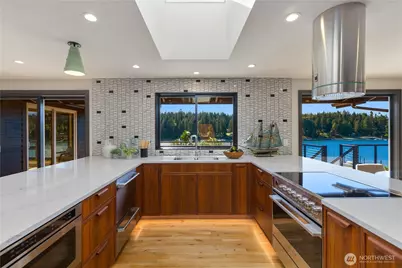 6498 NE Monte Vista Drive, Bainbridge Island, WA 98110 - Photo 11