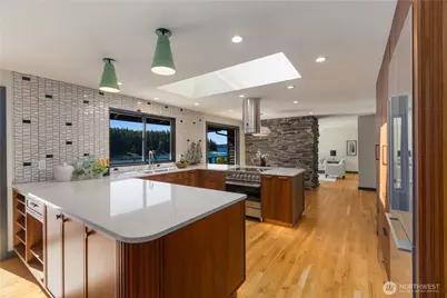 6498 NE Monte Vista Drive, Bainbridge Island, WA 98110 - Photo 13