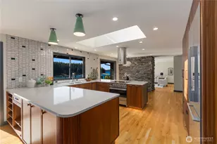 6498 NE Monte Vista Dr, Bainbridge Island, WA 98110 - Photo 13