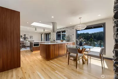 6498 NE Monte Vista Drive, Bainbridge Island, WA 98110 - Photo 9