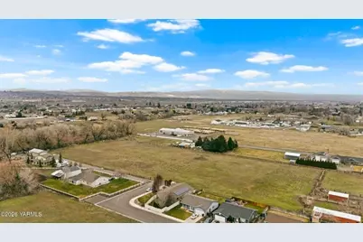 7703 Ahtanum Road, Yakima, WA 98903 - Photo 5