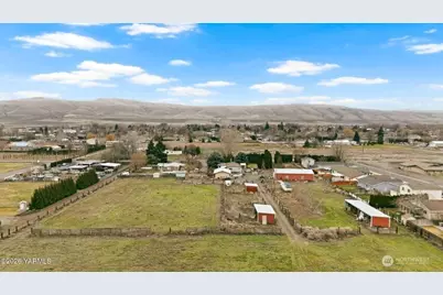 7703 Ahtanum Road, Yakima, WA 98903 - Photo 11