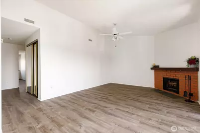 270 SE Barrington Drive #B305, Oak Harbor, WA 98277 - Photo 5