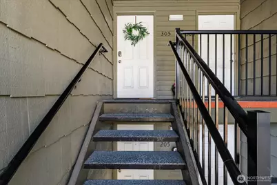 270 SE Barrington Drive #B305, Oak Harbor, WA 98277 - Photo 3