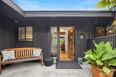 3727 77th Place SE, Mercer Island, WA 98040 - Photo 1