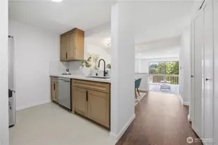 2334 NE 102nd St, Seattle, WA 98125 - Photo 3