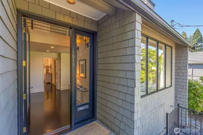 1819 39th Avenue E, Seattle, WA 98112 - Photo 3