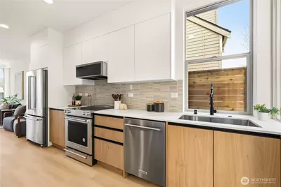 3819 B Fremont Avenue N, Seattle, WA 98103 - Photo 9