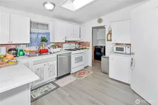 1298 NE Steele Creek Dr, Bremerton, WA 98311 - Photo 7