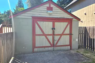 14337 Burke Ave N, Seattle, WA 98133 - Photo 23