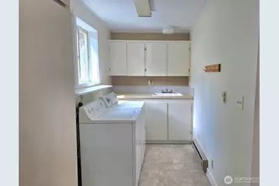14337 Burke Avenue N, Seattle, WA 98133 - Photo 15