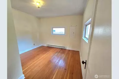 14337 Burke Avenue N, Seattle, WA 98133 - Photo 13