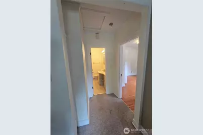 14337 Burke Avenue N, Seattle, WA 98133 - Photo 17